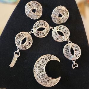 Vintage sarah coventry  Silvertone Jewelry Set